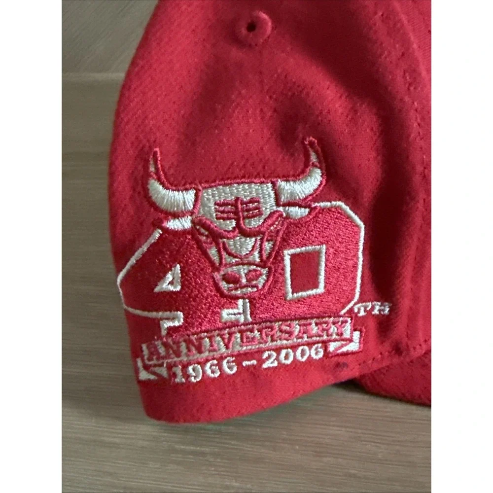 Chicago Bulls Hat Red Chrome Elements 40th Anniversary‎ Snapback Mitchell & Ness